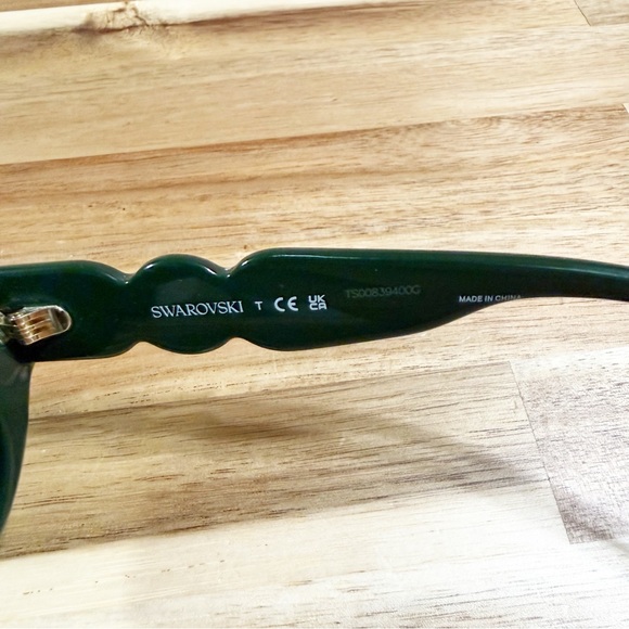 Swarovski Dark Emerald Green Crystal Arm Embellished Rectangular Sunglasses NEW - Picture 12 of 13
